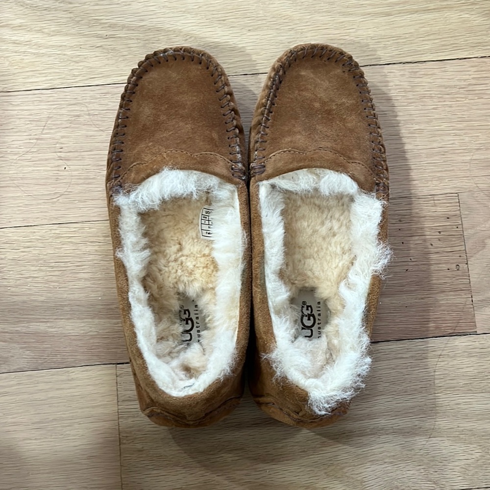 UGG moccasin, brand new, size 7